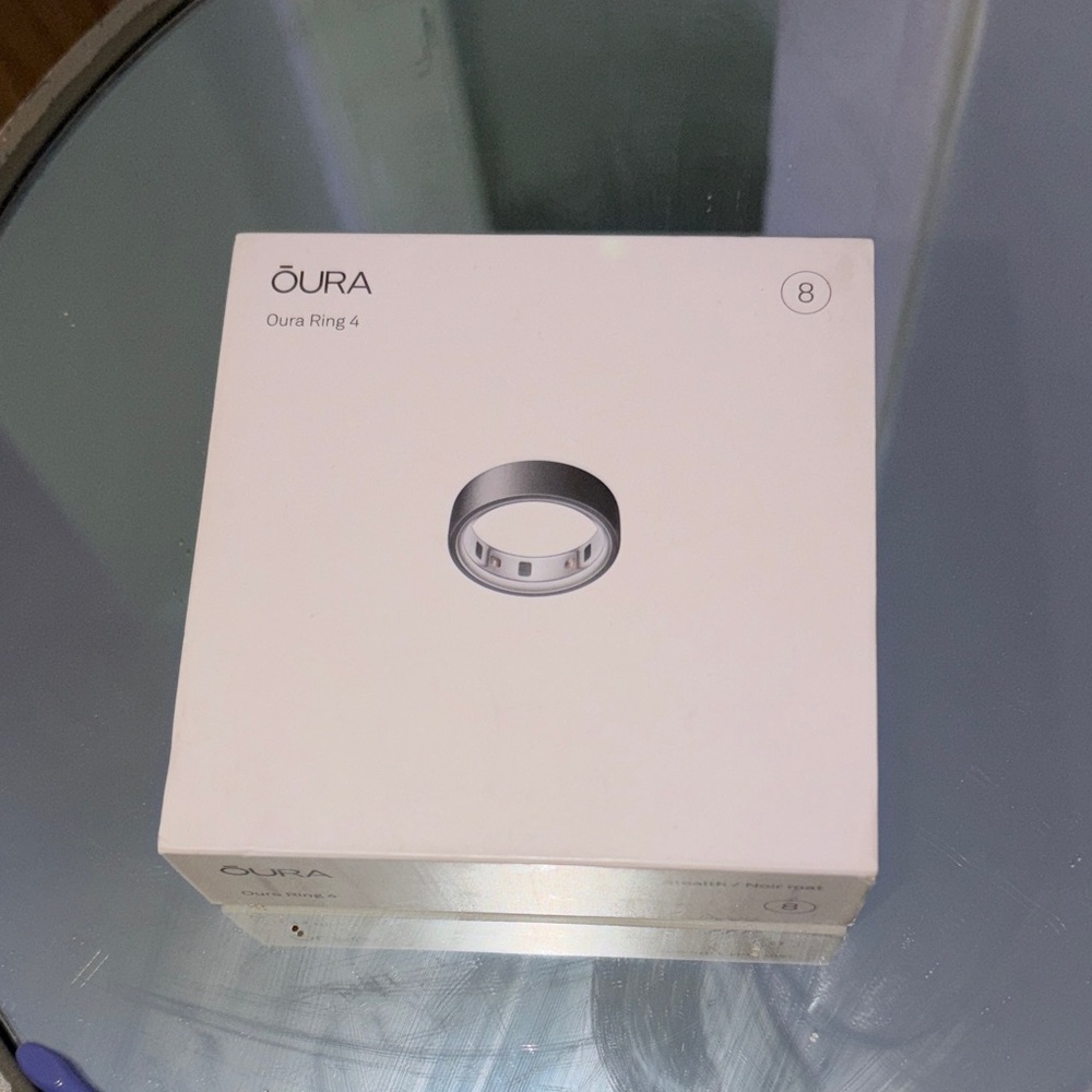 Oura Ring 4 in Shiny Silver